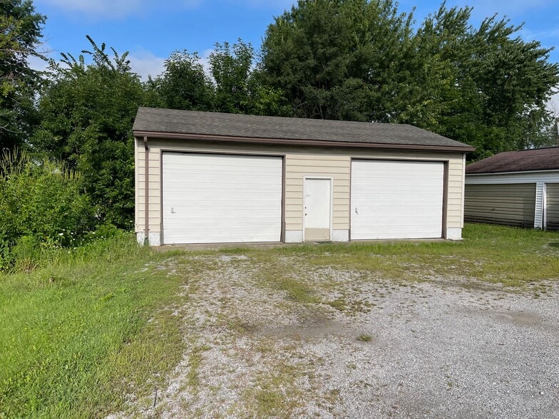 More Photos Of 1623 N Main St, Lima General Retail For Sale
