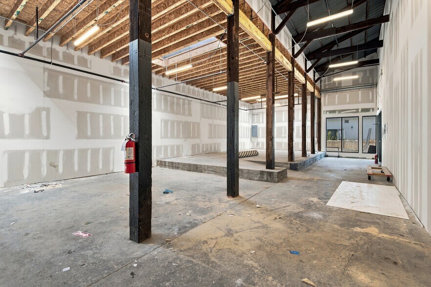 More Photos Of 722 Merritt Ave, Nashville General Retail For Lease