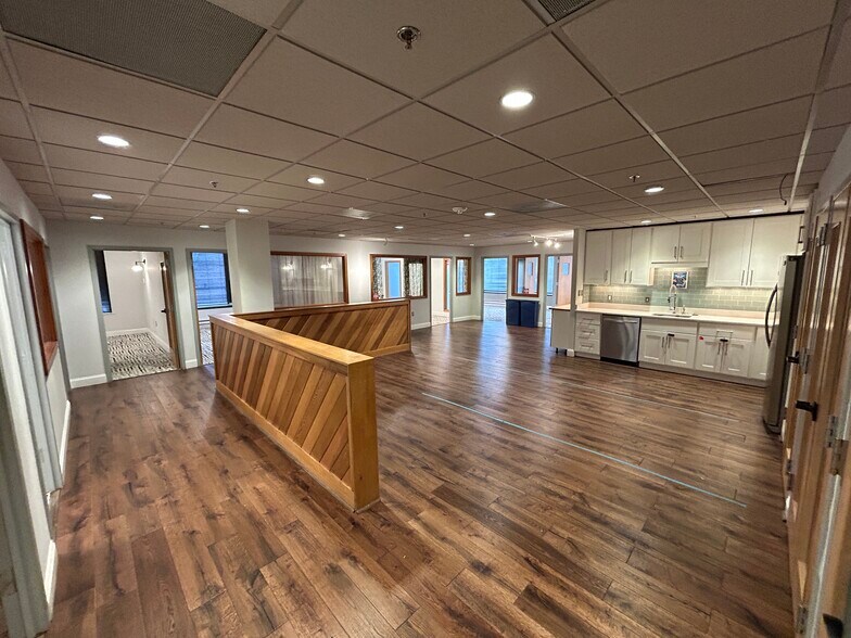More Photos Of 7945 Macarthur Blvd, Cabin John Office For Lease
