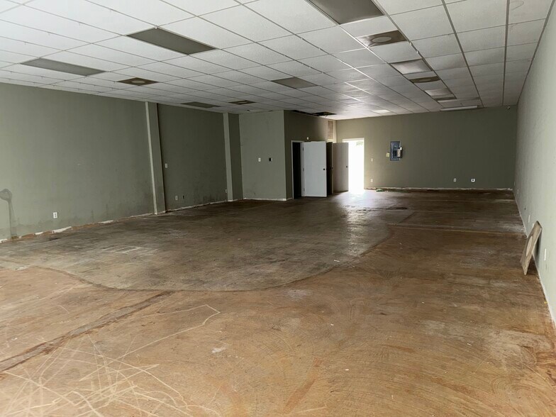More Photos Of 3748 Reynolda Rd, Winston-Salem Freestanding For Lease