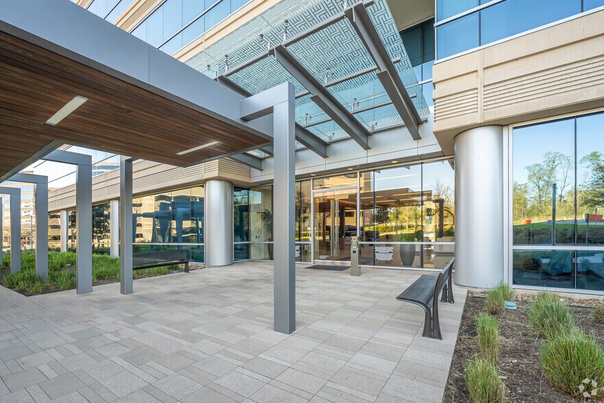 More Photos Of 1780 Hughes Landing Blvd, The Woodlands Office For Lease