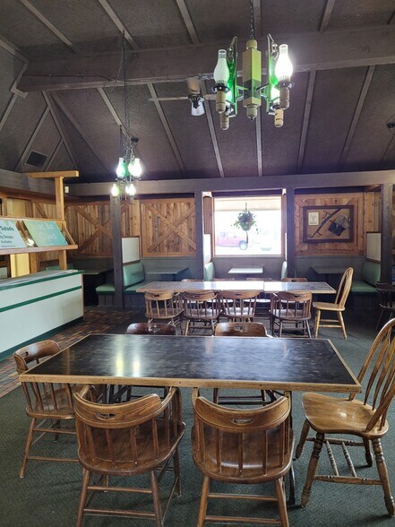 More Photos Of 630 NE Main St, Lewistown General Retail For Lease