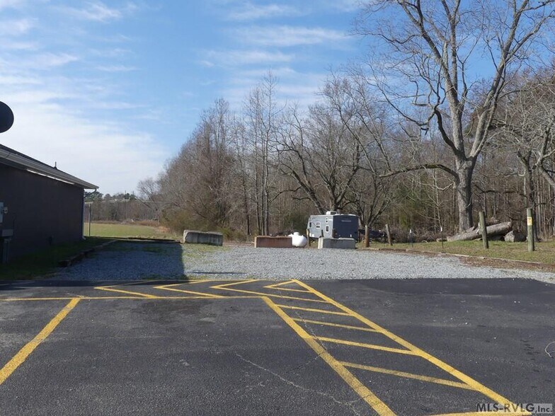 More Photos Of 1250 Gaston Rd, Skippers General Retail For Sale