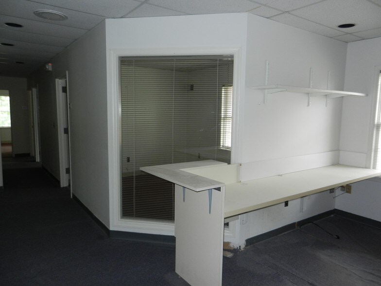 More Photos Of 552 Westfield Ave, Westfield Medical For Lease