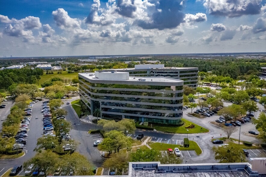 More Photos Of 5950 Hazeltine National Dr, Orlando Office For Lease