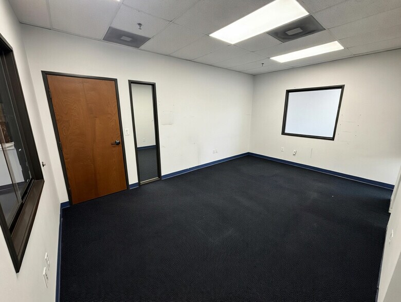 More Photos Of 7436 Tower St, Fort Worth Manufacturing For Sale