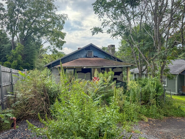 More Photos Of 3 Orchard Pl, Asheville Office For Sale