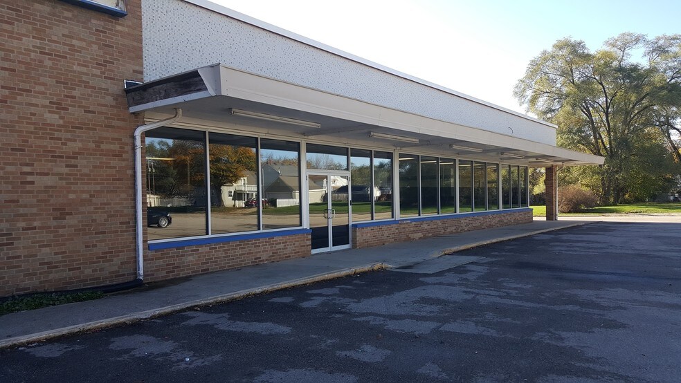 More Photos Of 1212 Shirland Ave, South Beloit Freestanding For Lease