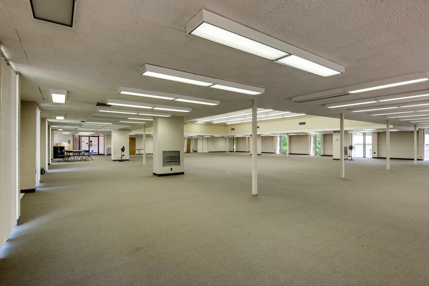 More Photos Of 305 E Hunt St, Dickson Office For Sale