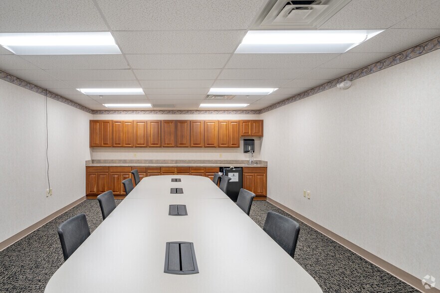 More Photos Of 20 Parker Ln, Perry Office For Sale