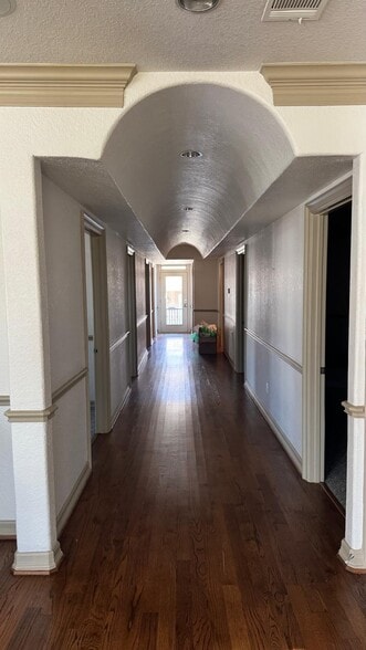 More Photos Of 446 Heights Blvd, Houston Office Residential For Lease