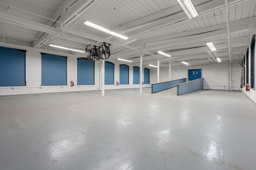 More Photos Of 56 Sterling St, Clinton Manufacturing For Lease