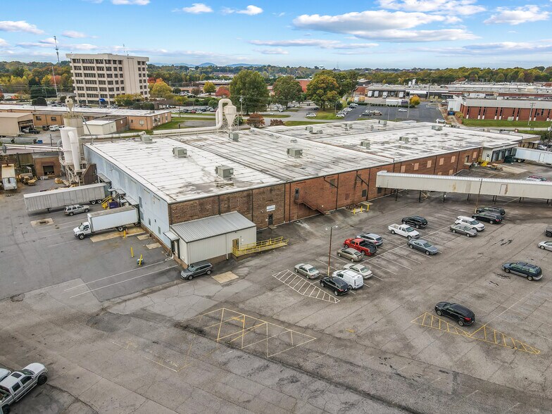 More Photos Of 207 20th St SE, Hickory Warehouse For Sale