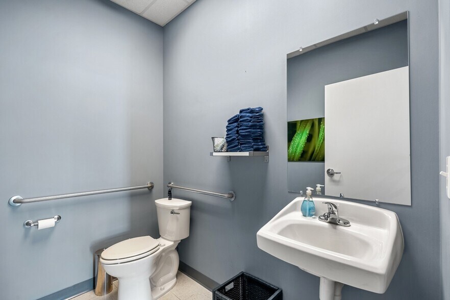 More Photos Of 809 N 3rd St, Manhattan Storefront Retail Office For Lease