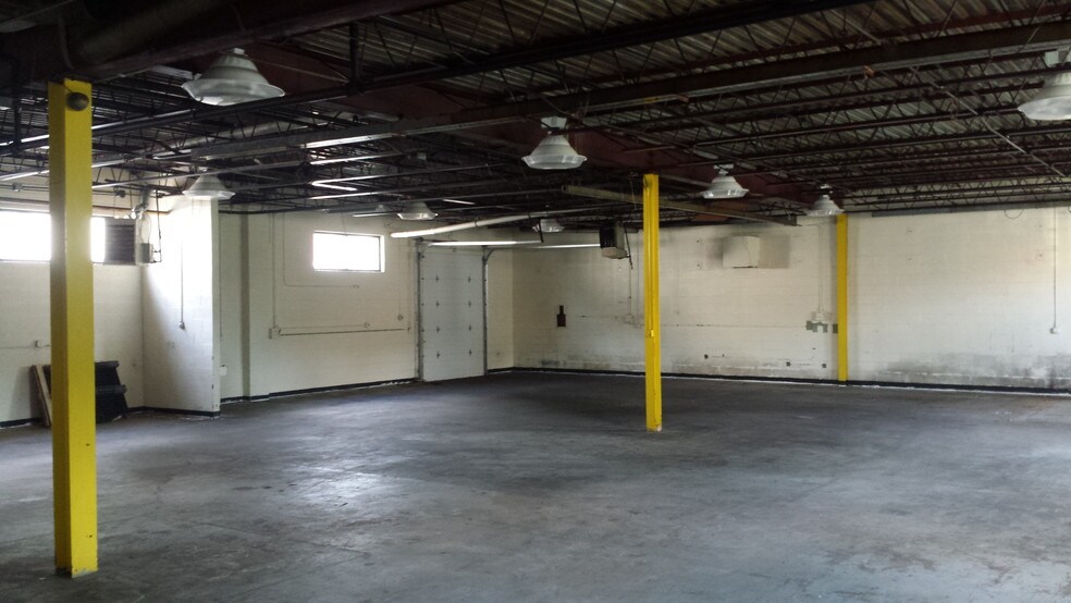 More Photos Of 2 Getty Ave, Clifton Service For Lease