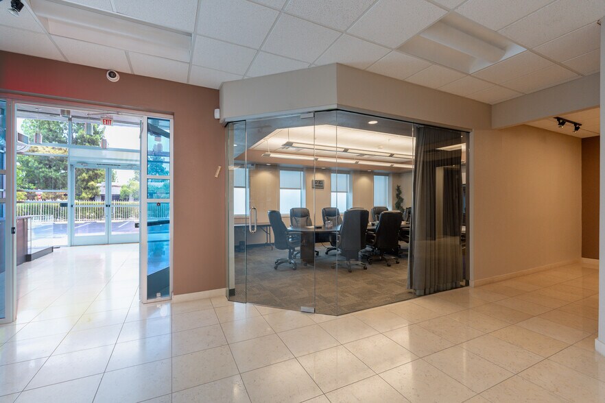 More Photos Of 2235 W Alice Ave, Phoenix Research And Development For Sale