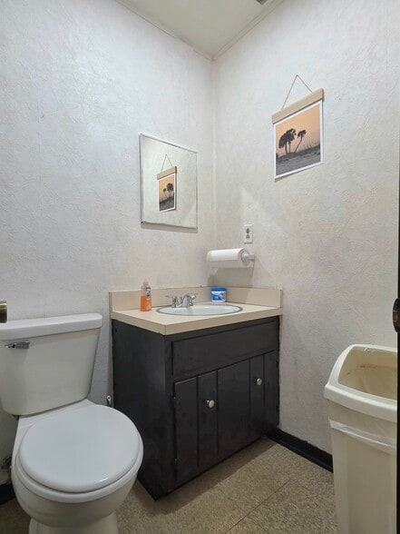 More Photos Of 14440 W Edison Dr, New Lenox Manufacturing For Sale