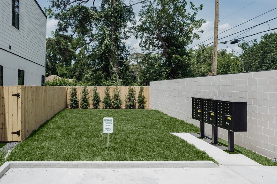 More Photos Of 1203 De Soto Street, Houston Land For Sale