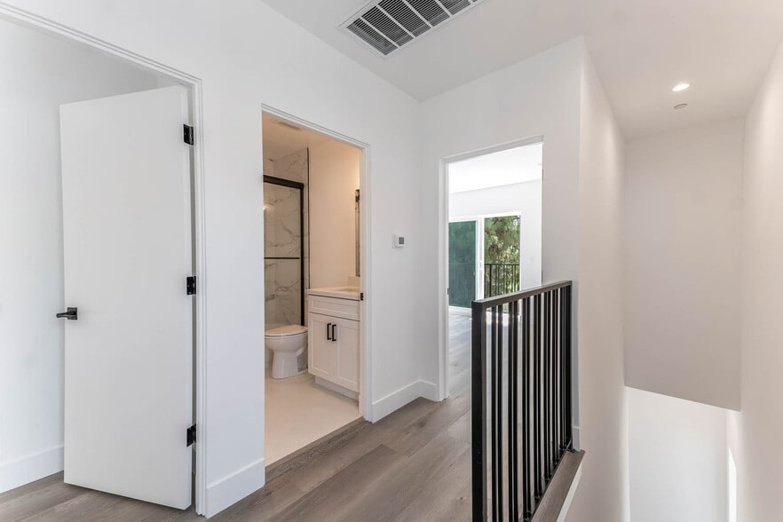 More Photos Of 21719 Hart St, Canoga Park Apartments For Sale