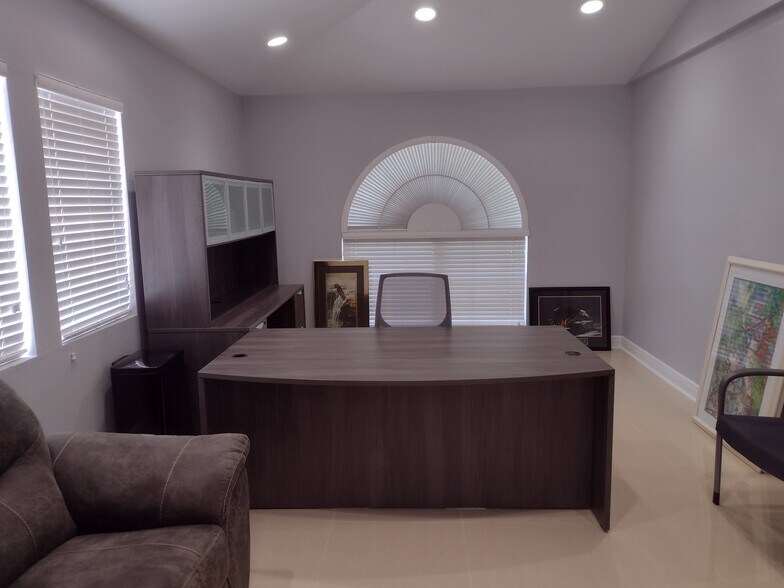 More Photos Of 506 SW 47th Ter, Cape Coral Medical For Sale