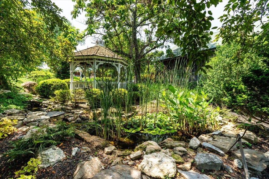 More Photos Of 252 David Bruce Ave, Charlotte Court House Hospitality For Sale