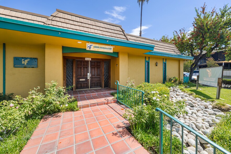 More Photos Of 635 W Foothill Blvd, Monrovia Loft Creative Space For Sale