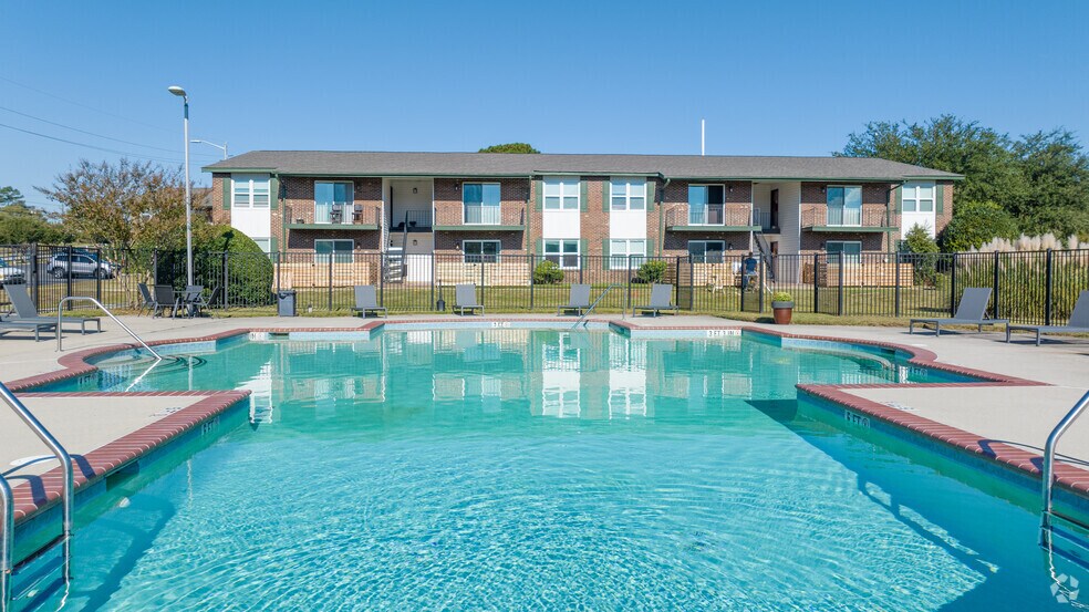 More Photos Of 29 Briar Cir, Fayetteville Apartments For Sale