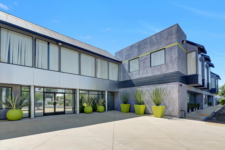 More Photos Of 17672 Cowan, Irvine Light Manufacturing For Lease