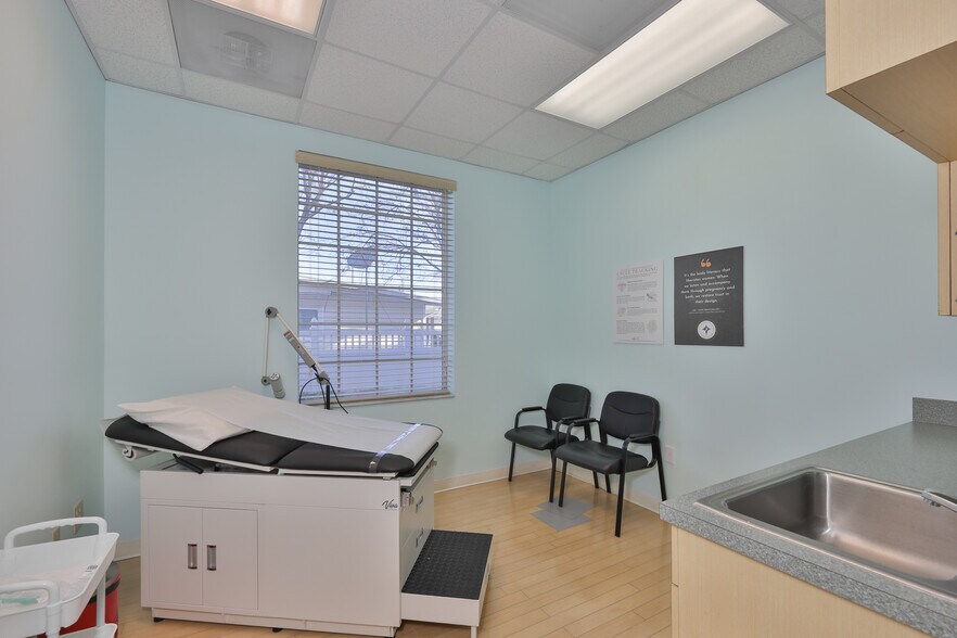 More Photos Of 1900 E Bay Dr, Largo Medical For Sale