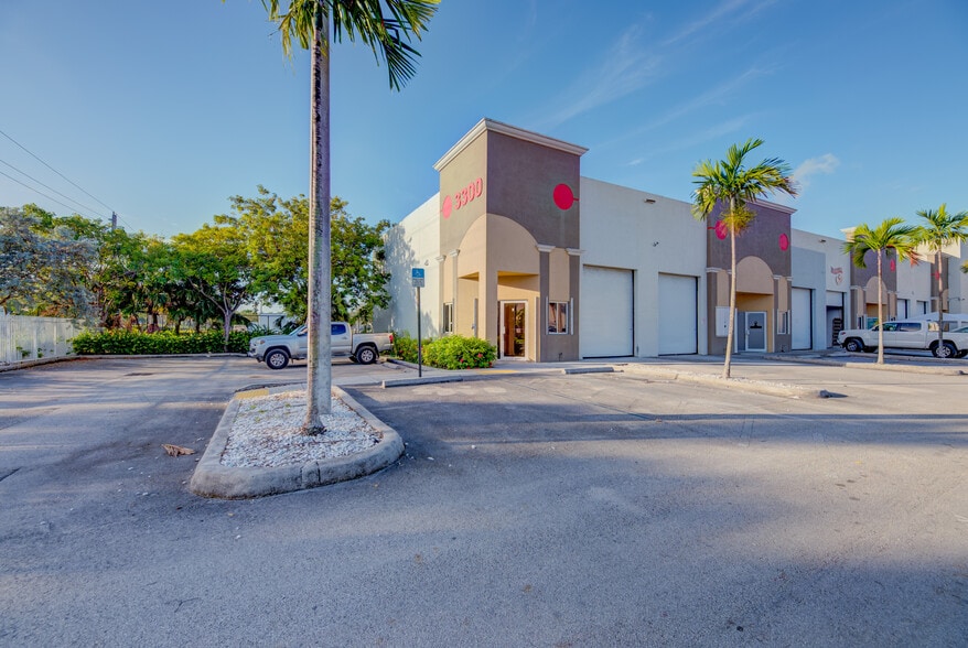 More Photos Of 3300 NW 112th Ave, Miami Light Manufacturing For Lease