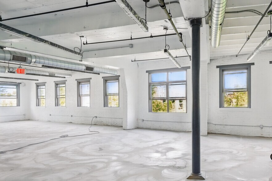 More Photos Of 9-21 Station St, Brookline Loft Creative Space For Lease
