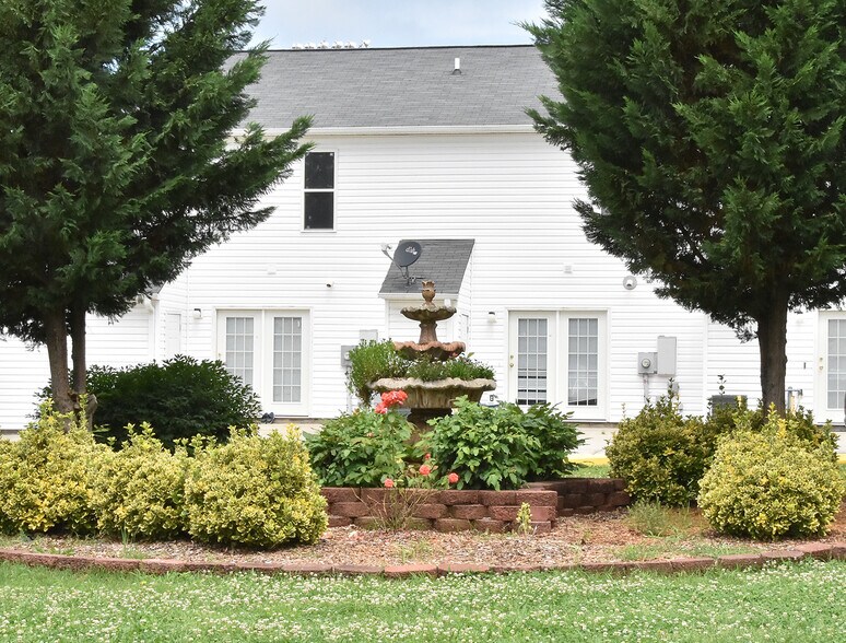 More Photos Of 600-650 S Main St, Mooresville Apartments For Sale