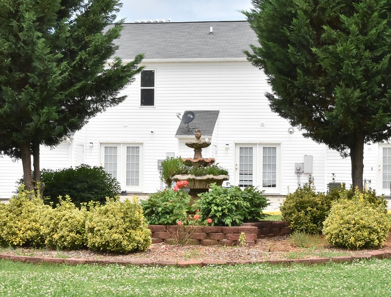 More Photos Of 600-650 S Main St, Mooresville Apartments For Sale