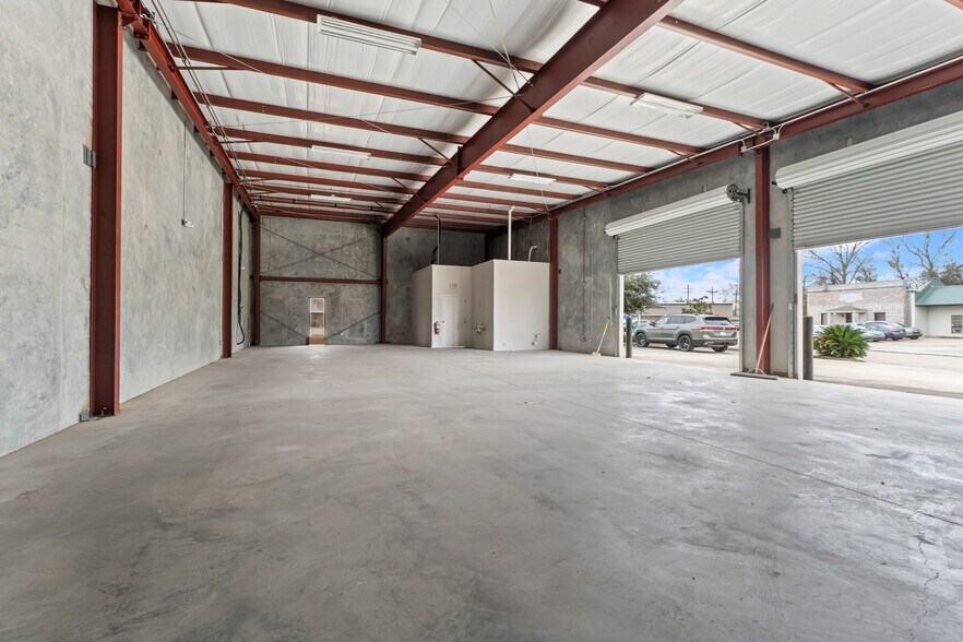 More Photos Of 6768 Complex Dr, Baton Rouge Industrial For Lease