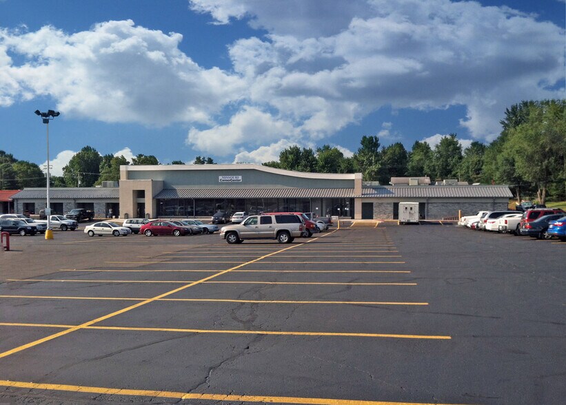 More Photos Of 2900 E Sunshine St, Springfield Unknown For Lease