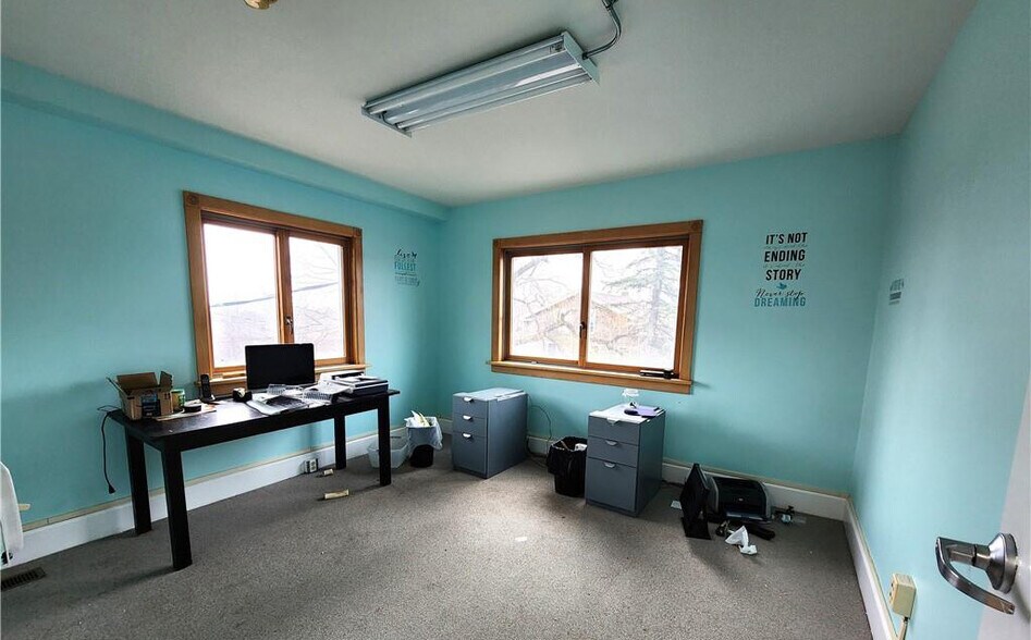 More Photos Of 303 Gunderman Rd, Spencer Flex For Sale