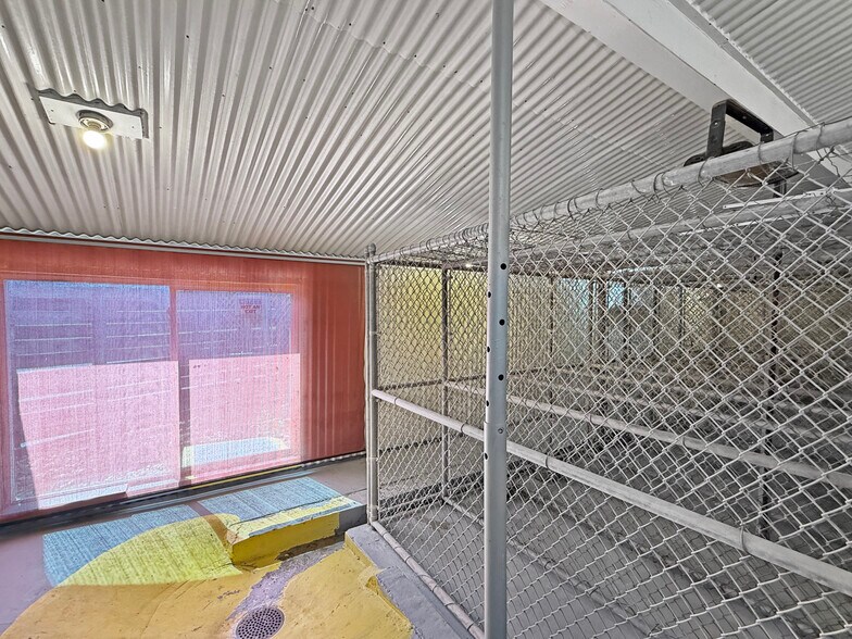 More Photos Of 1331 W Main St, Sterling Veterinarian Kennel For Sale