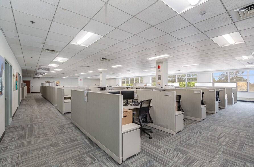 More Photos Of 85 Crystal Run Rd, Middletown Office For Lease