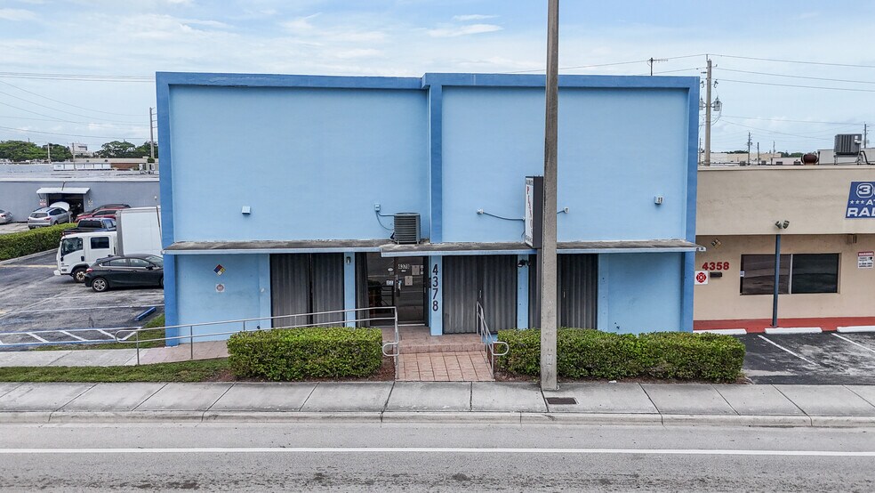 Primary Photo Of 4378 N Dixie Hwy, Oakland Park Warehouse For Sale