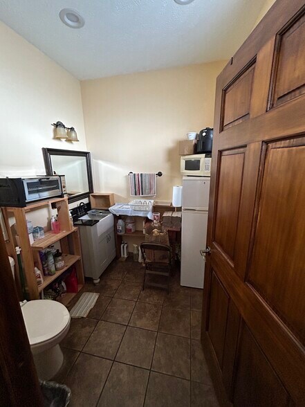 More Photos Of 4211 S Limit Ave, Sedalia Auto Dealership For Lease