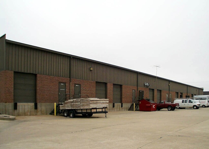 More Photos Of 18102 Chesterfield Airport Rd, Chesterfield Unknown For Lease