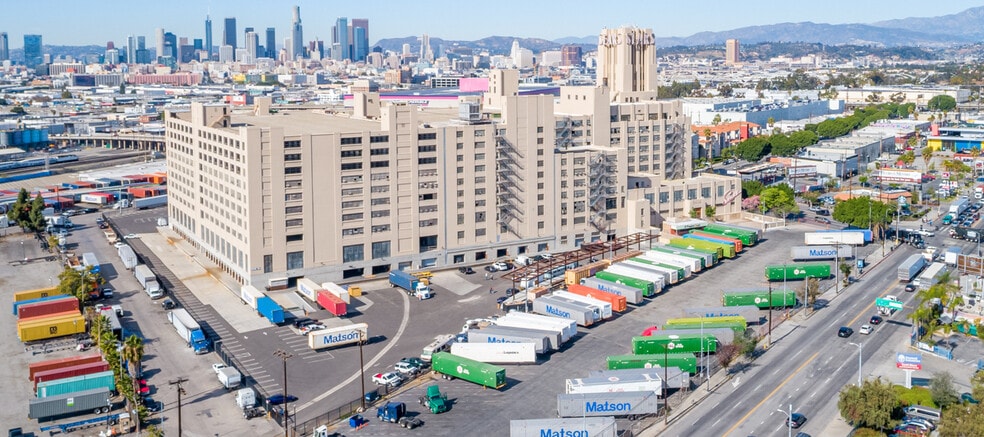 More Photos Of 2650 E Olympic Blvd, Los Angeles Warehouse For Lease