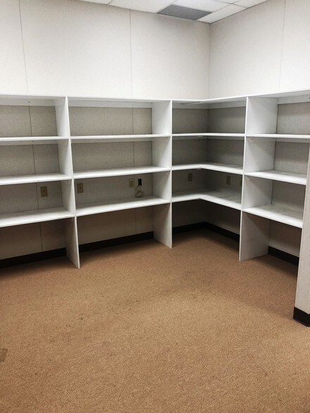 More Photos Of 1036-1062 Corporate Ln, Export Storefront Retail Office For Lease
