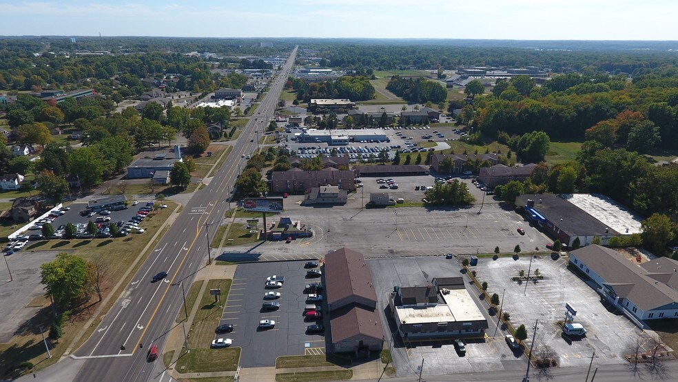 More Photos Of 7510 Market St, Youngstown Storefront Retail Office For Lease