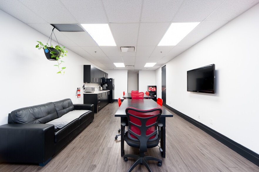 More Photos Of 7015 Tranmere Dr, Mississauga Warehouse For Sale