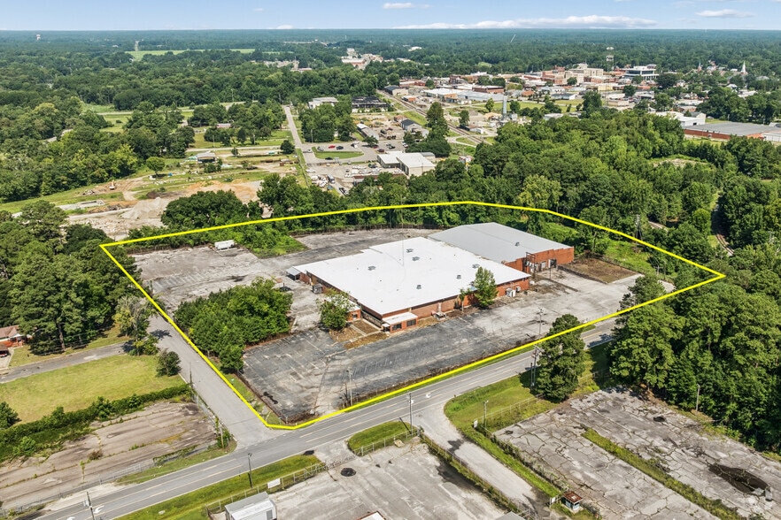 More Photos Of 500 S Chippewa St, Lumberton Warehouse For Sale