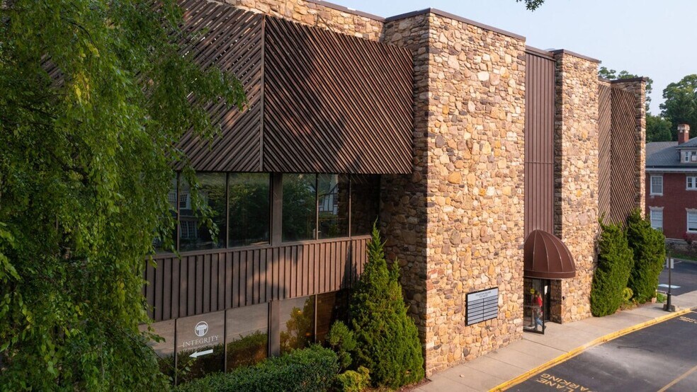 More Photos Of 1315 2nd St, Roanoke Office For Lease