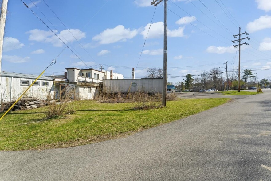 More Photos Of 178 Columbia Tpke, Rensselaer Auto Repair For Sale
