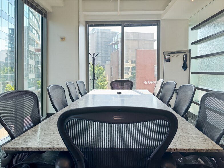 More Photos Of 21 Waterway Ave, The Woodlands Coworking Space