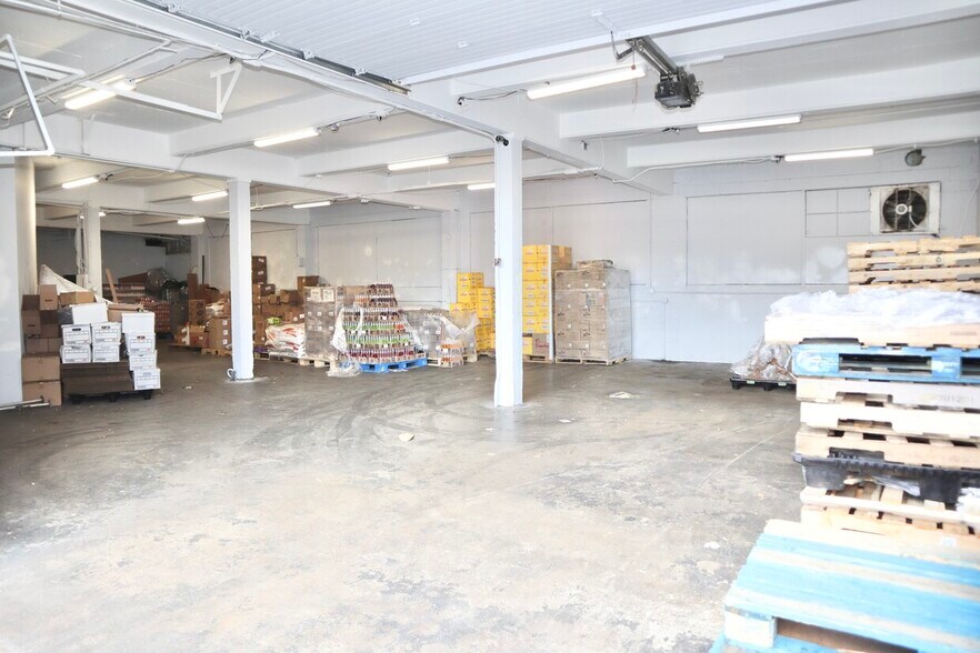More Photos Of 225 Greenwich Ave, Stamford Manufacturing For Lease